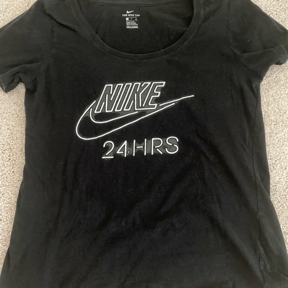 Almost new Nike tee - Picture 1 of 4